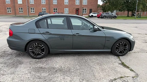 BMW 320I 2010 photo 4