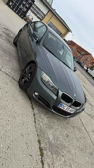 BMW 320I 2010 photo 2