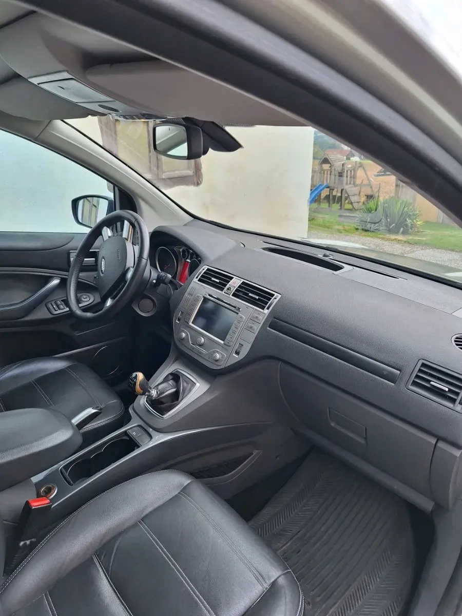Ford Kuga 2010 photo 3