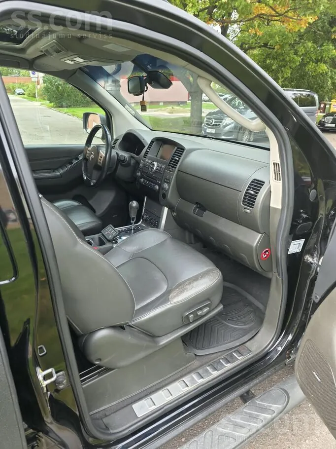 Nissan Navara 2010 photo 5