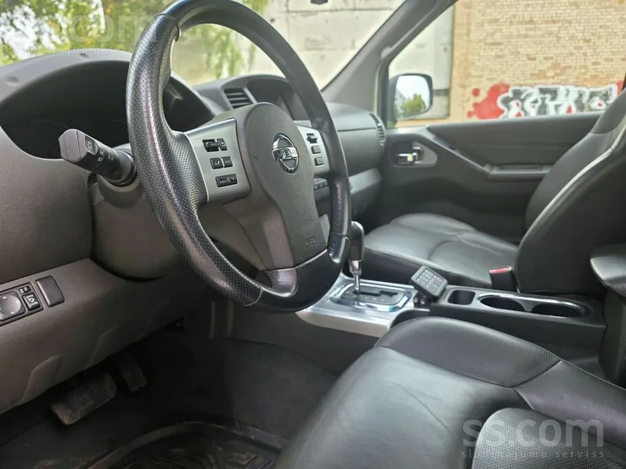 Nissan Navara 2010 photo 4