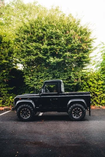 Land Rover Defender 2010 photo 2