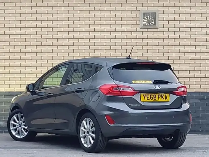 Ford Fiesta 2018 photo 2
