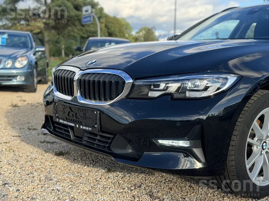 BMW 320D Touring 2019 photo 2