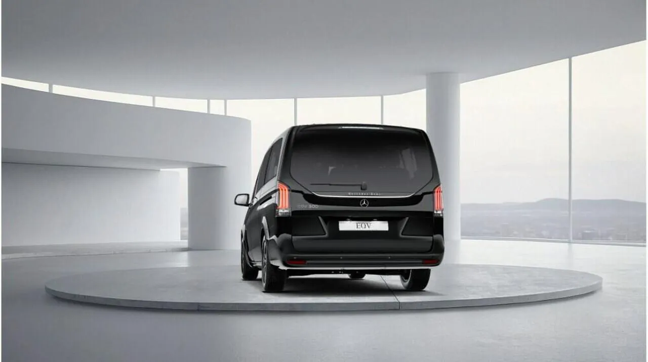 Mercedes-Benz Eqv photo 4