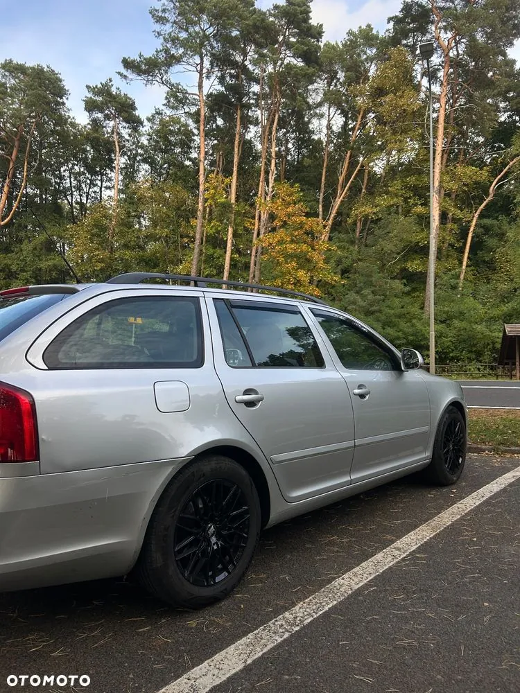 Skoda Octavia 2010 photo 2