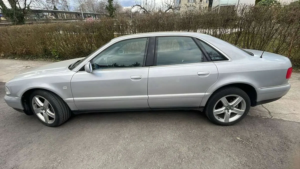 Audi A8 2001 photo 2
