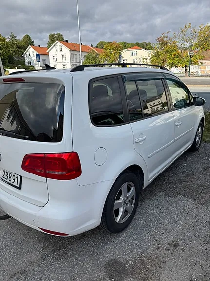 Volkswagen Touran 2011 photo 3