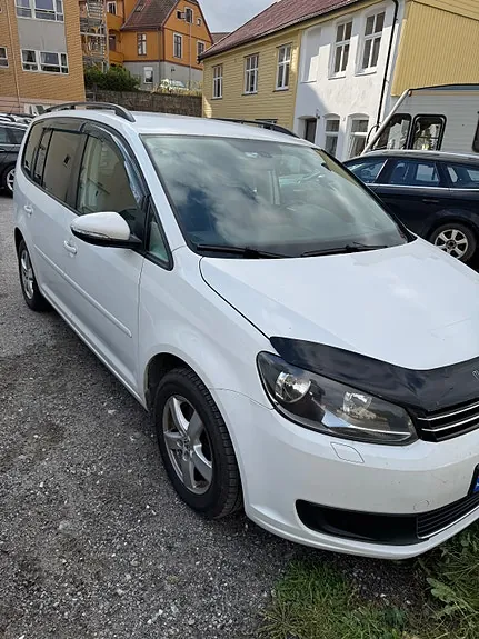 Volkswagen Touran 2011 photo 2