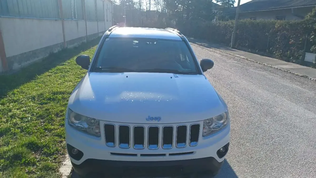 Jeep Compass 2011 photo 2