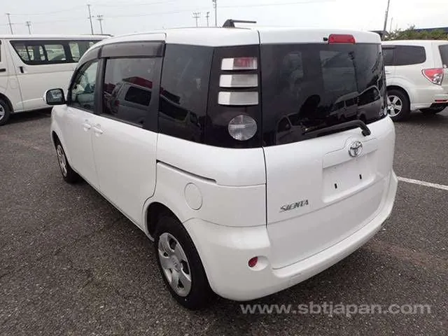 Toyota Sienta 2009 photo 3
