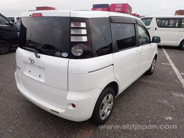 Toyota Sienta 2009 photo 4