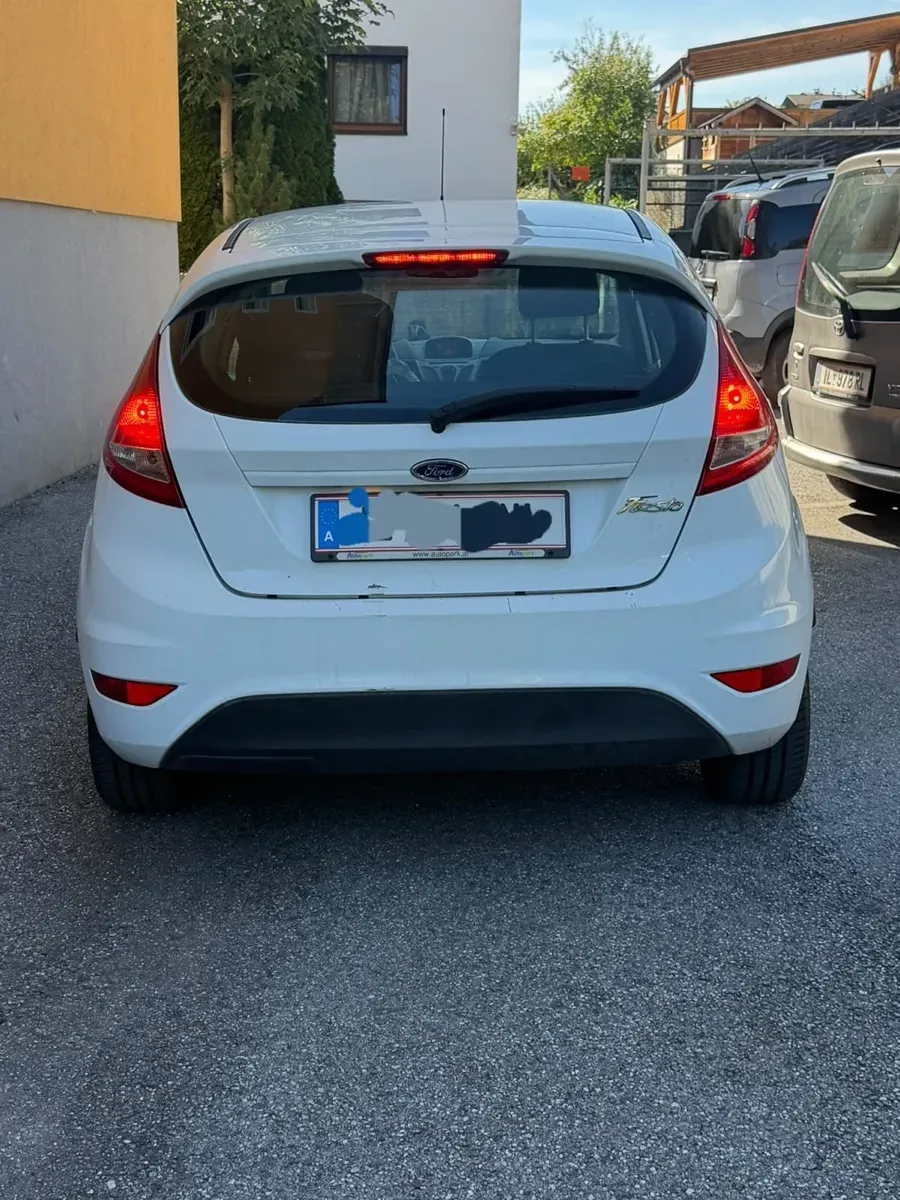 Ford Fiesta 2010 photo 2