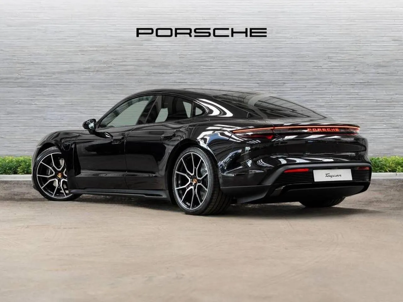 Porsche Taycan photo 3