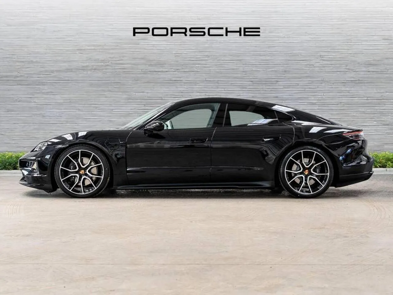 Porsche Taycan photo 2