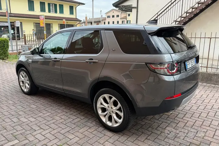 Land Rover Discovery Sport 2018 photo 3