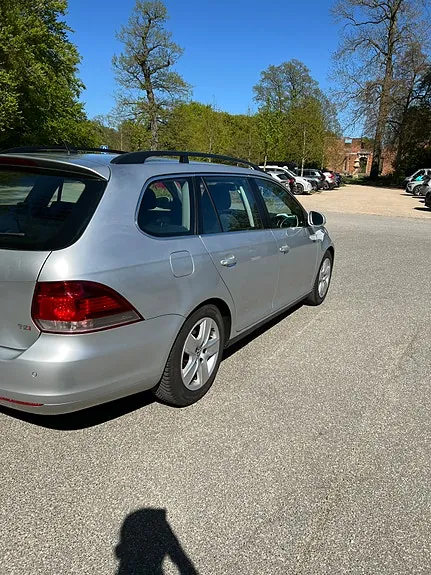 Volkswagen Golf 2010 photo 4