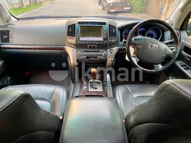 Toyota Land Cruiser 2010 photo 3