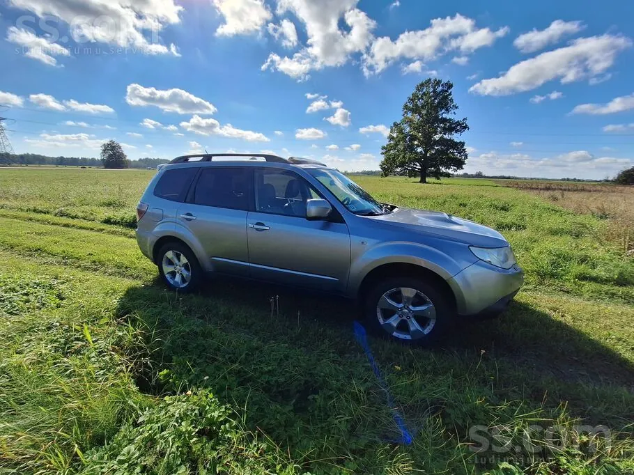 Subaru Forester 2010 photo 2