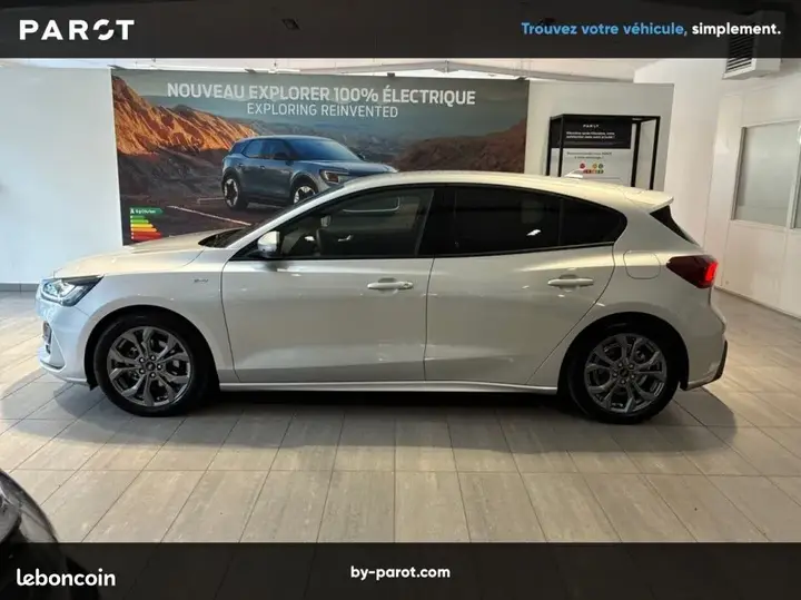 Ford Focus 2023 photo 2
