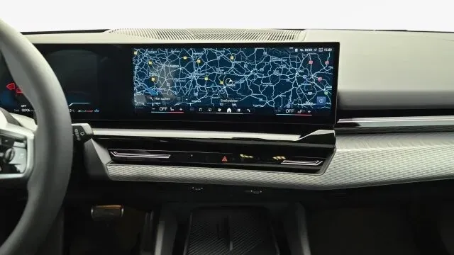 BMW 5 Series 2024 photo 3