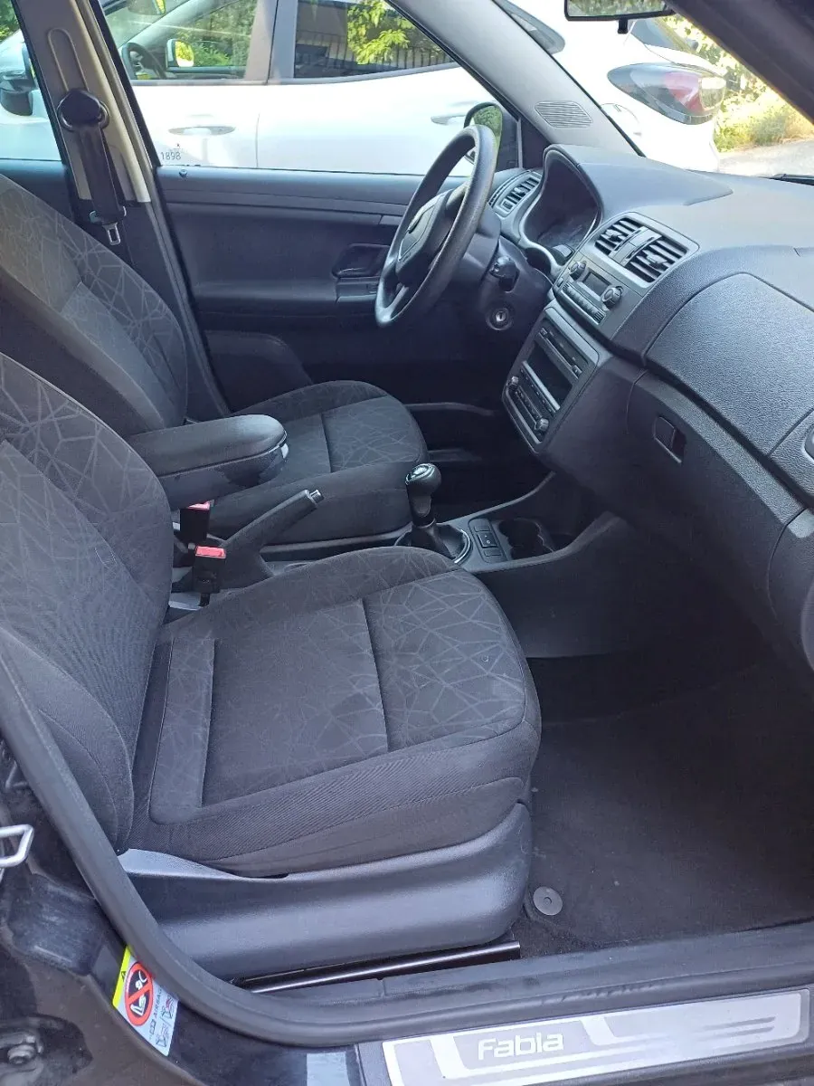 Skoda Fabia 2012 photo 3