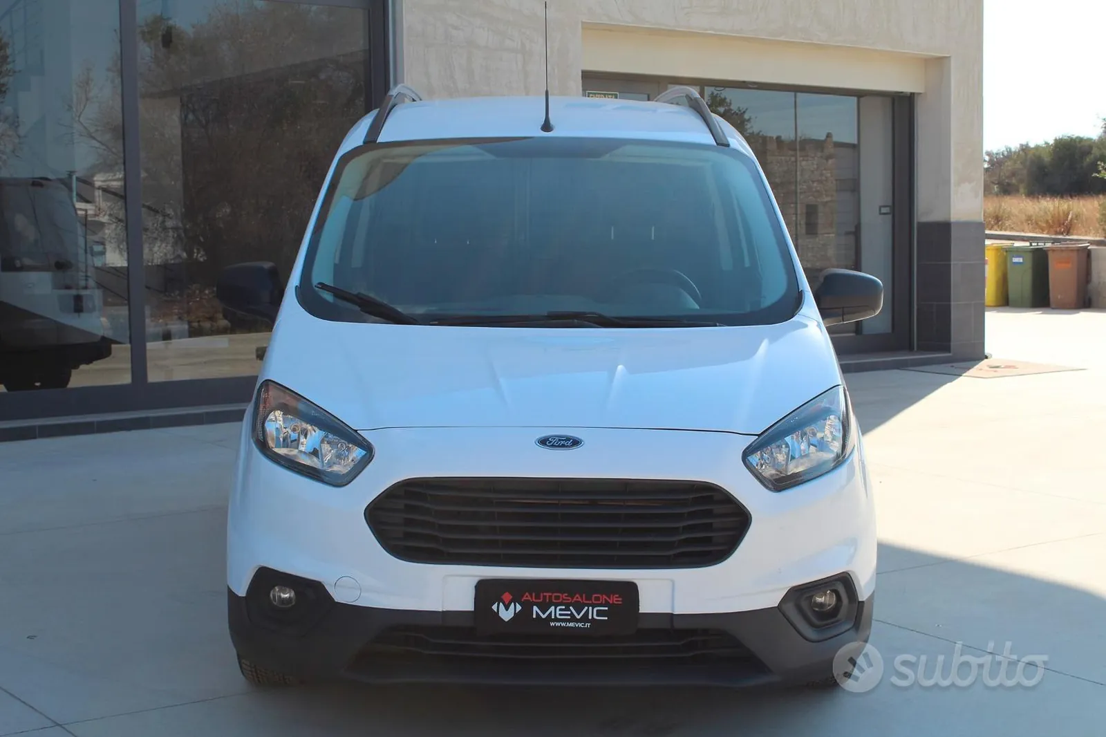 Ford Transit Courier 2022 photo 2