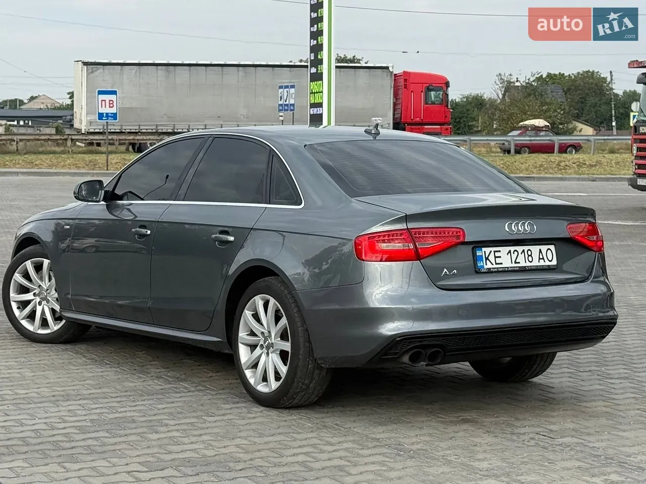 Audi A4 2013 photo 4