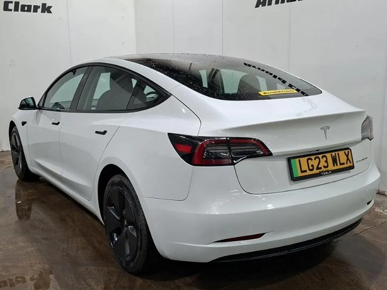 Tesla Model 3 2023 photo 2