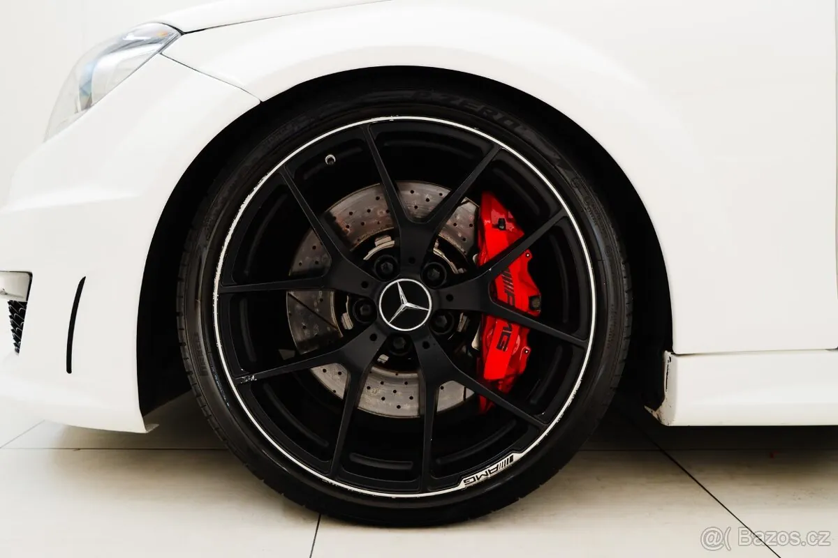 Mercedes-Benz C63 Amg 2013 photo 4