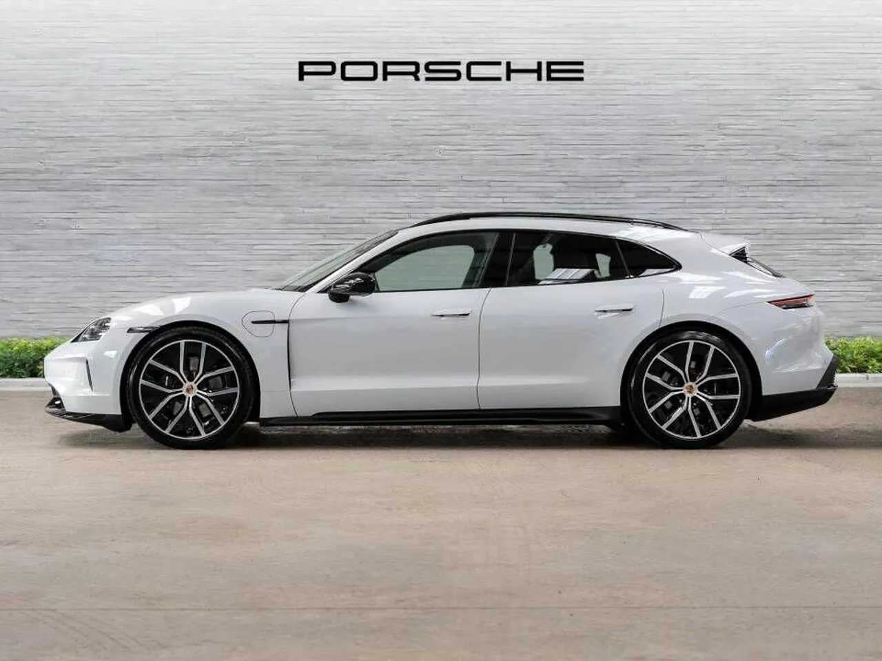 Porsche Taycan photo 4