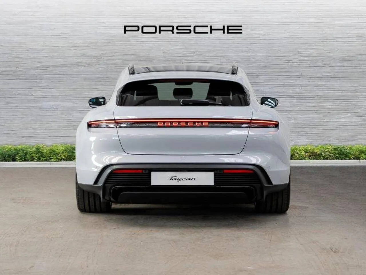 Porsche Taycan photo 5