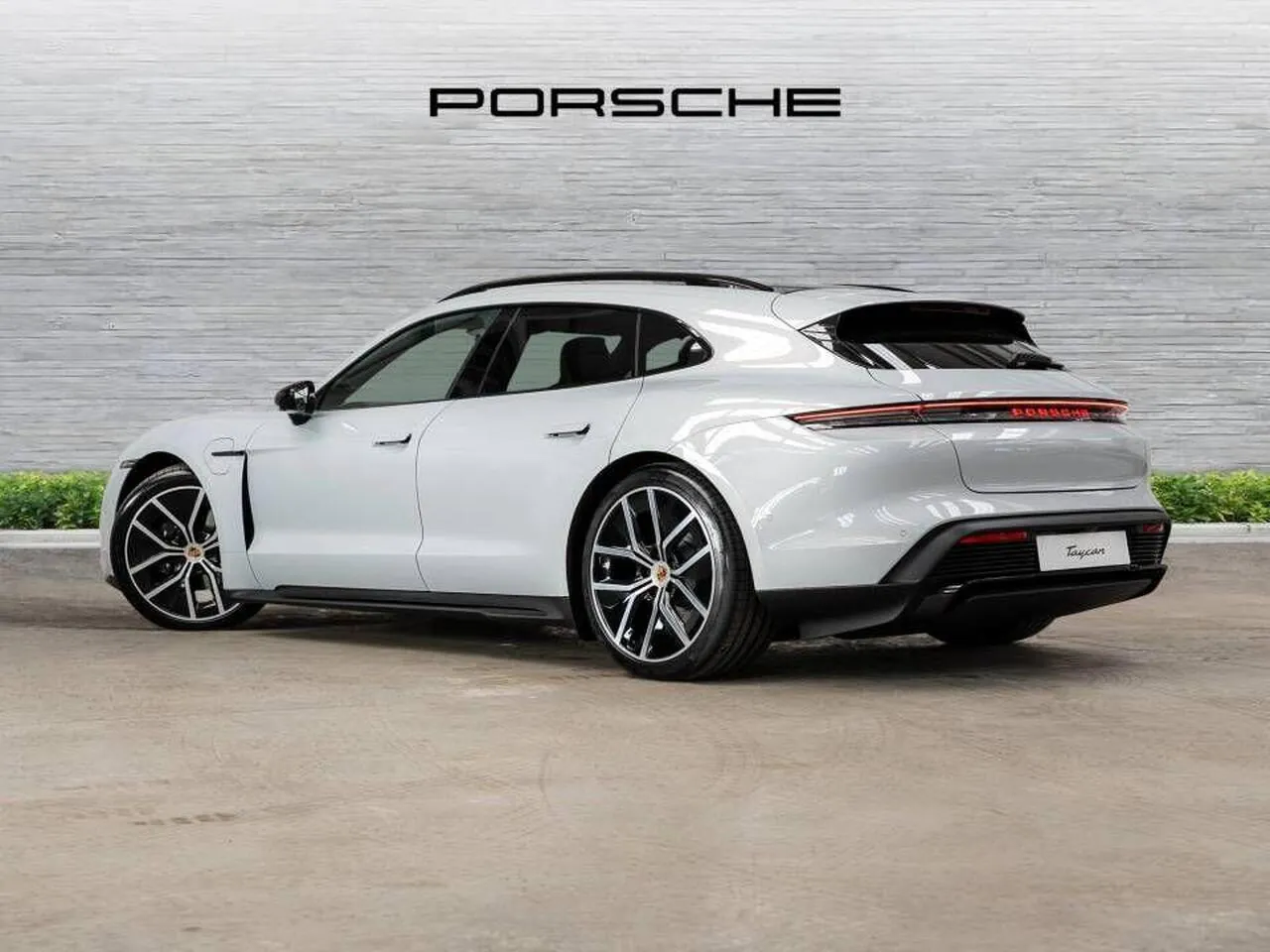 Porsche Taycan photo 3