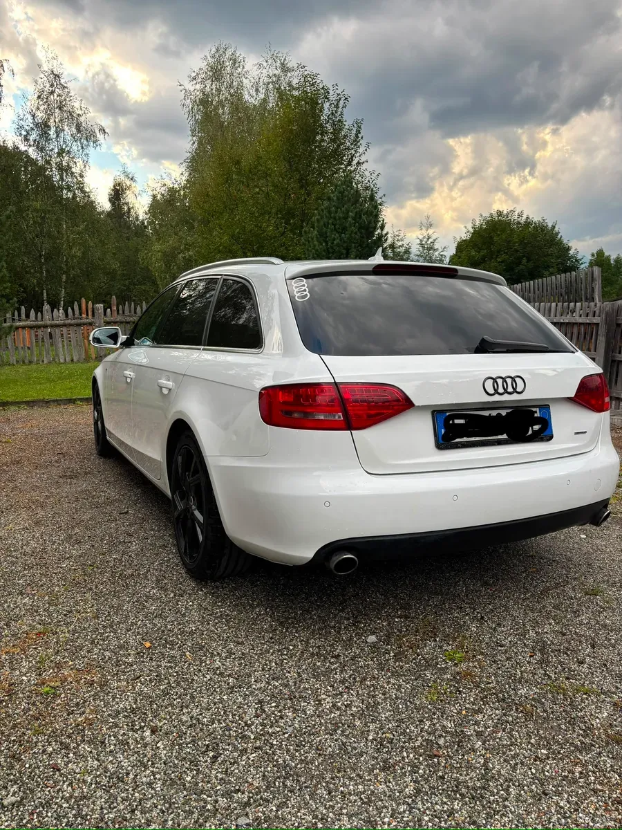 Audi A4 2010 photo 3