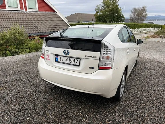 Toyota Prius 2011 photo 4