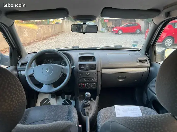 Renault Clio 2011 photo 4