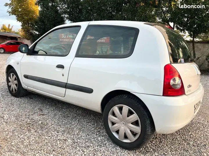Renault Clio 2011 photo 3