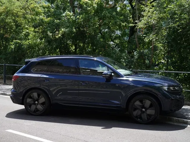 Volkswagen Touareg 2024 photo 2