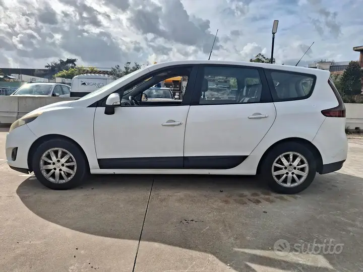 Renault Scenic 2011 photo 3