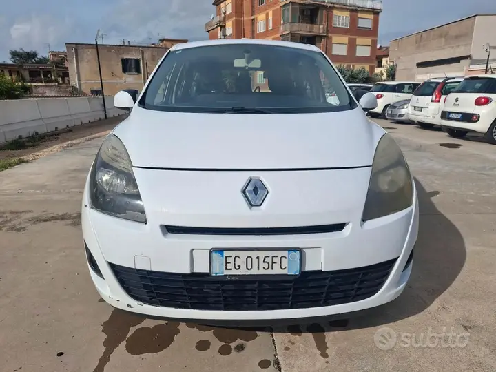 Renault Scenic 2011 photo 4