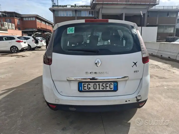 Renault Scenic 2011 photo 5