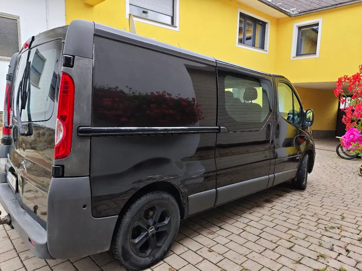 Opel Vivaro 2010 photo 3