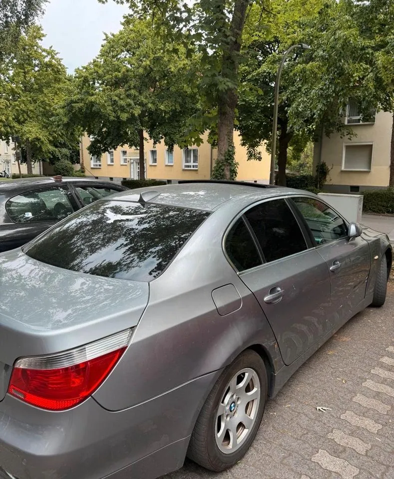BMW 520I