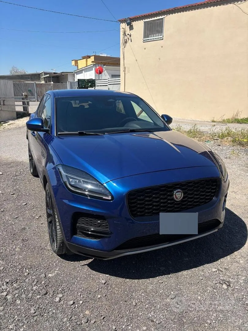 Jaguar E-Pace 2022 photo 2
