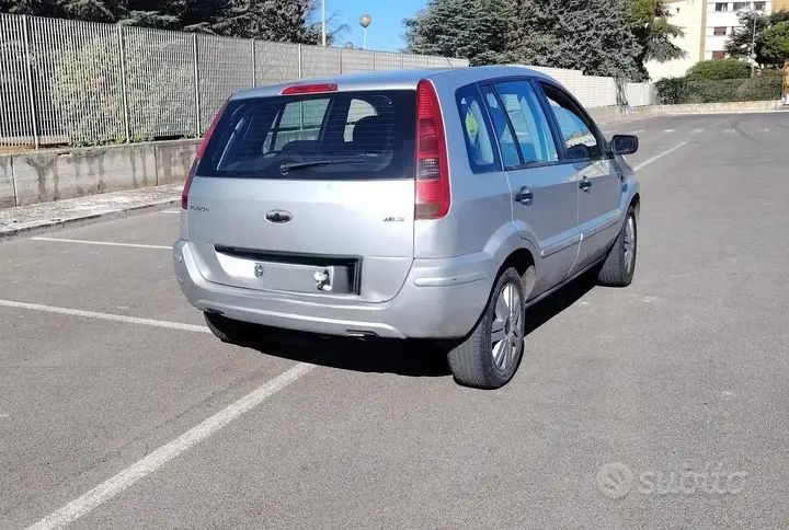 Ford Fusion 2005 photo 3
