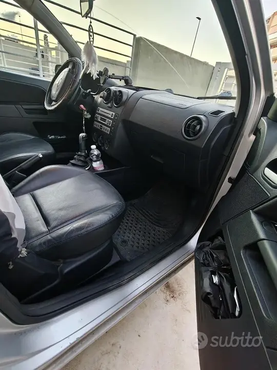 Ford Fusion 2005 photo 4