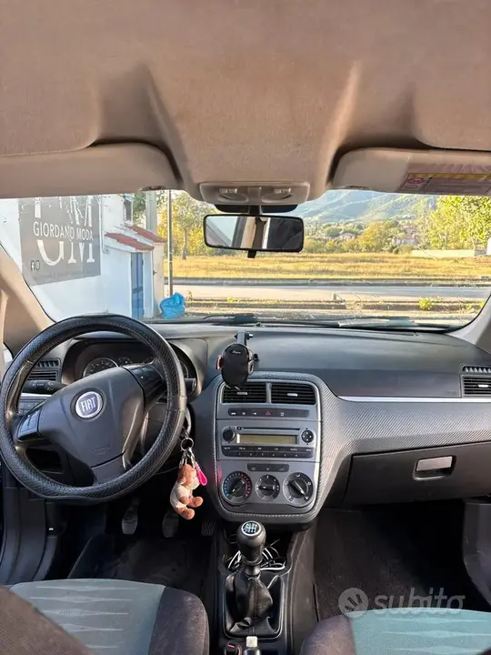Fiat Punto 2009 photo 4