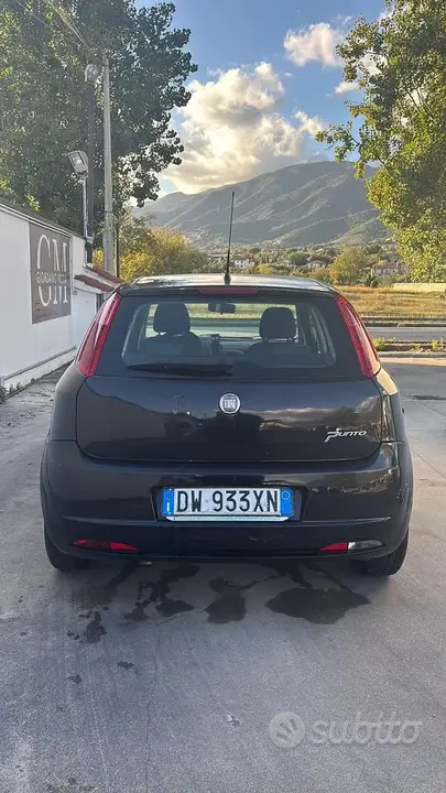 Fiat Punto 2009 photo 2
