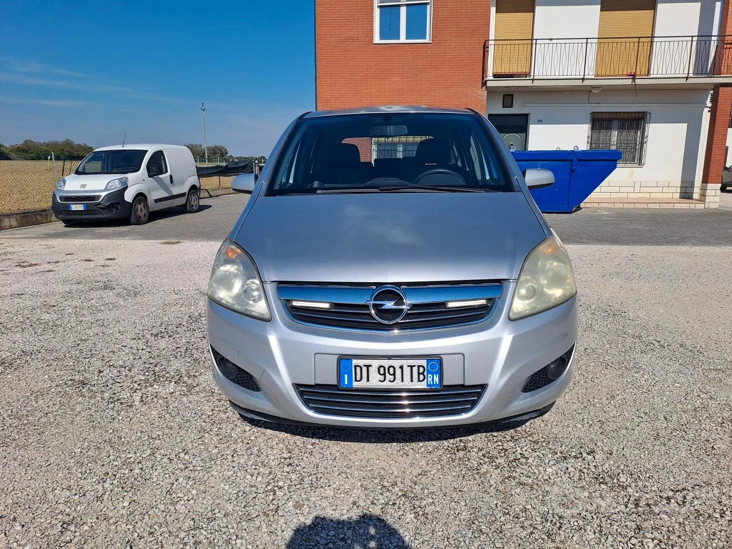 Opel Zafira 2010 photo 2