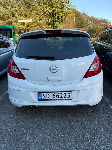 Opel Corsa 2013 photo 2